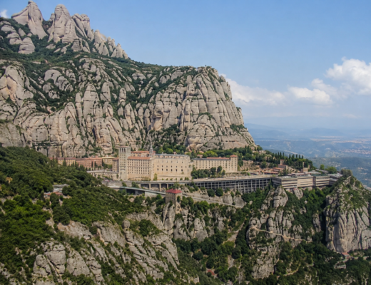 how to get to Montserrat from barcelona