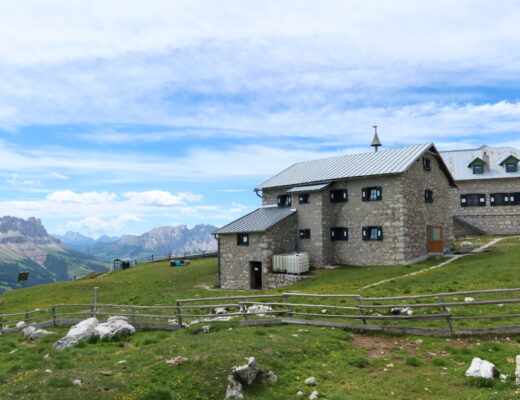 where to stay in the dolomites
