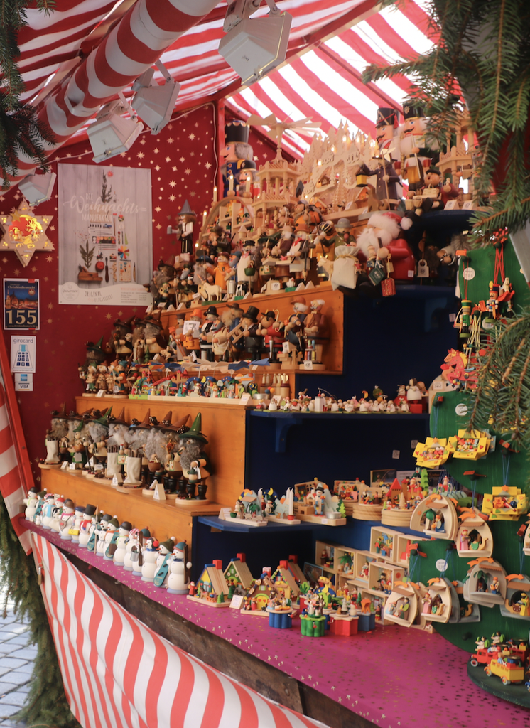 nuremberg christmas market stalls