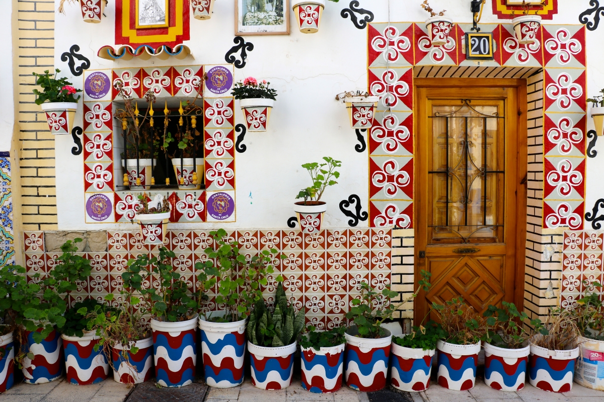 eclectic home in el barrio santa cruz