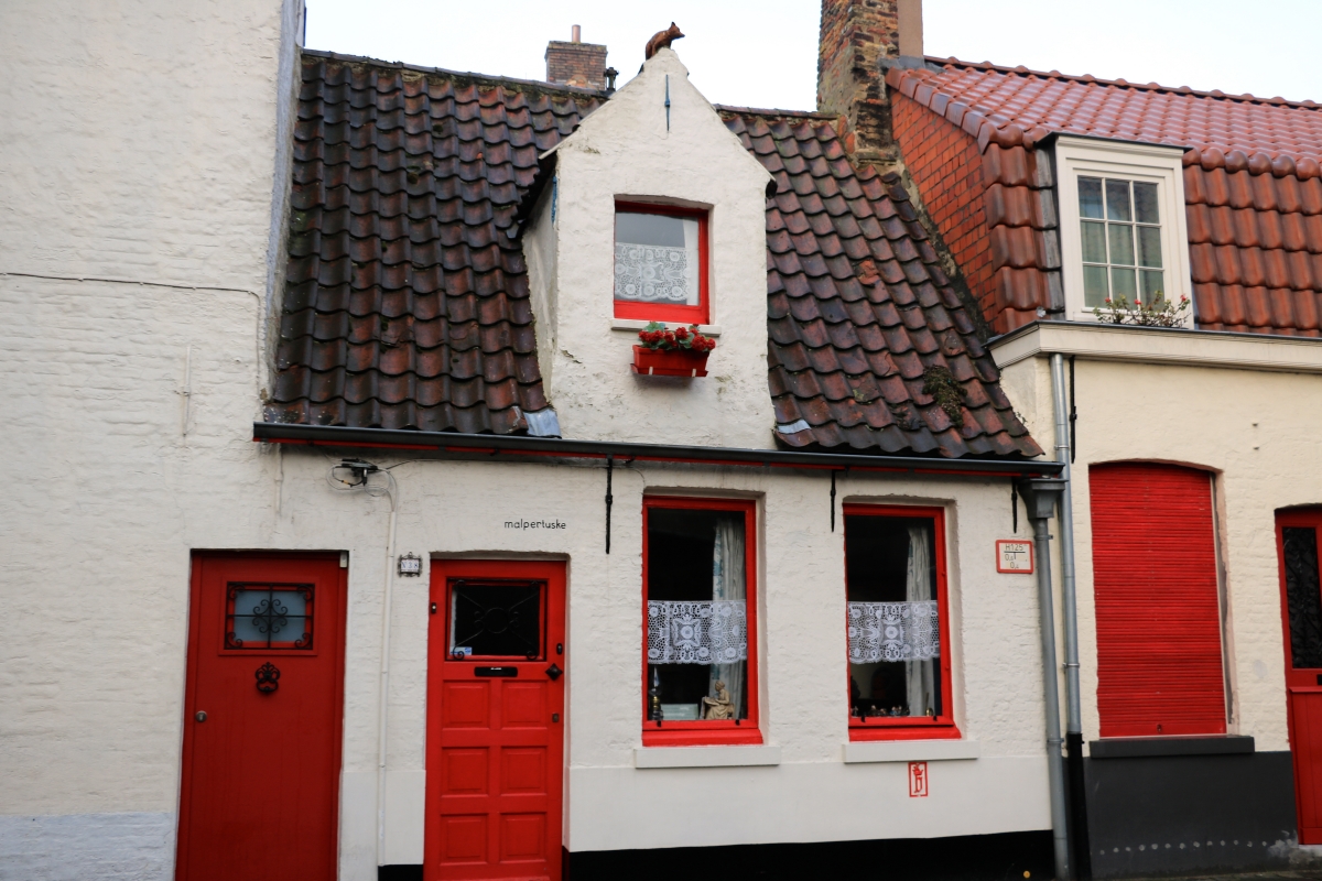 quaint cottage lining the backstreets of Bruges